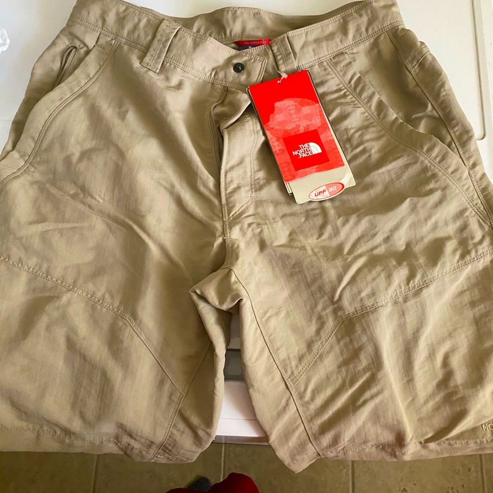 Men’s North Face shorts size 32 NWT